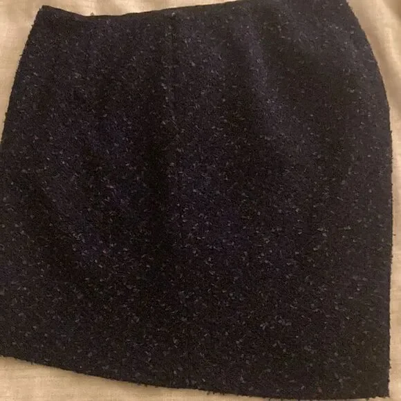 Elie Tahari Navy Tweed Wool Skirt with Asymmetrical Hem. Size 4. - Picture 4 of 9